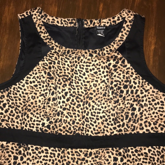 Sexy Animal Print Top! Cut-out Detail On Neckline. - Picture 4 of 4